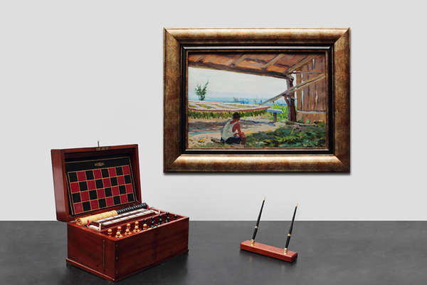 У реки под навесом